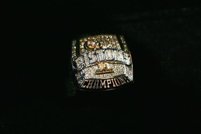 2004-Detroit-Pistons-NBA-Championship-ring.jpg
